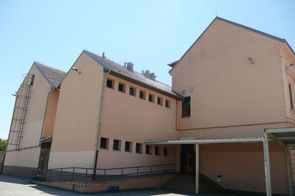 Osnovna škola Josipa Kozarca, Vinkovci